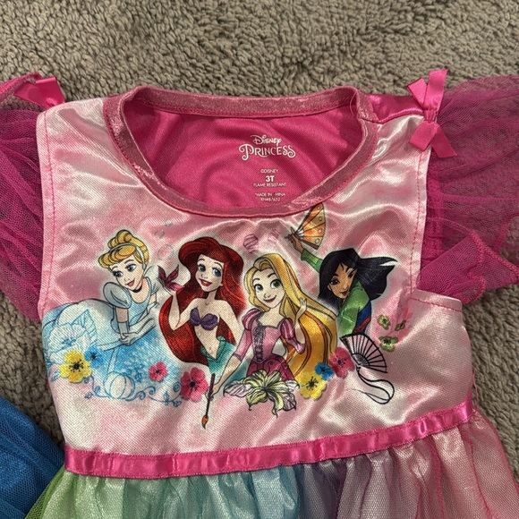 Lot of 4 Disney 3T nightgowns - Picture 5 of 5